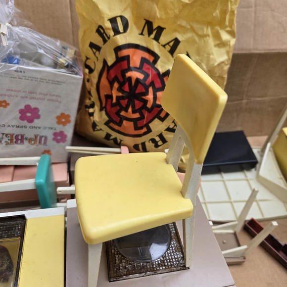 Luxe Pastel Dollhouse Kitchen Set Retro - Picture 10 of 16